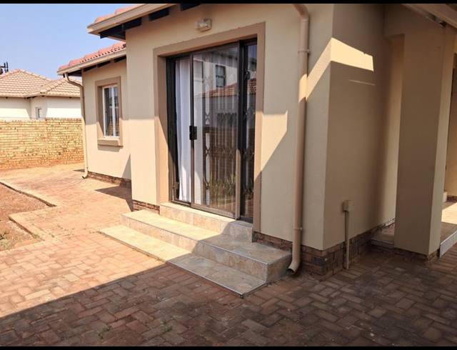 3 BEDROOM HOUSE FOR SALE IN THE ORCHARDS